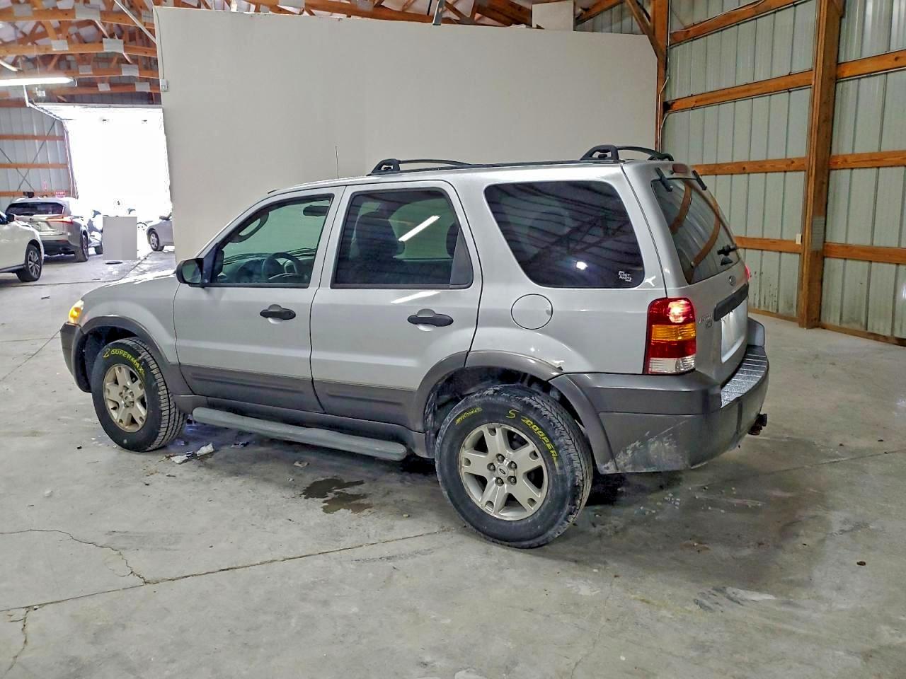 2006 FORD ESCAPE XLT photo 2
