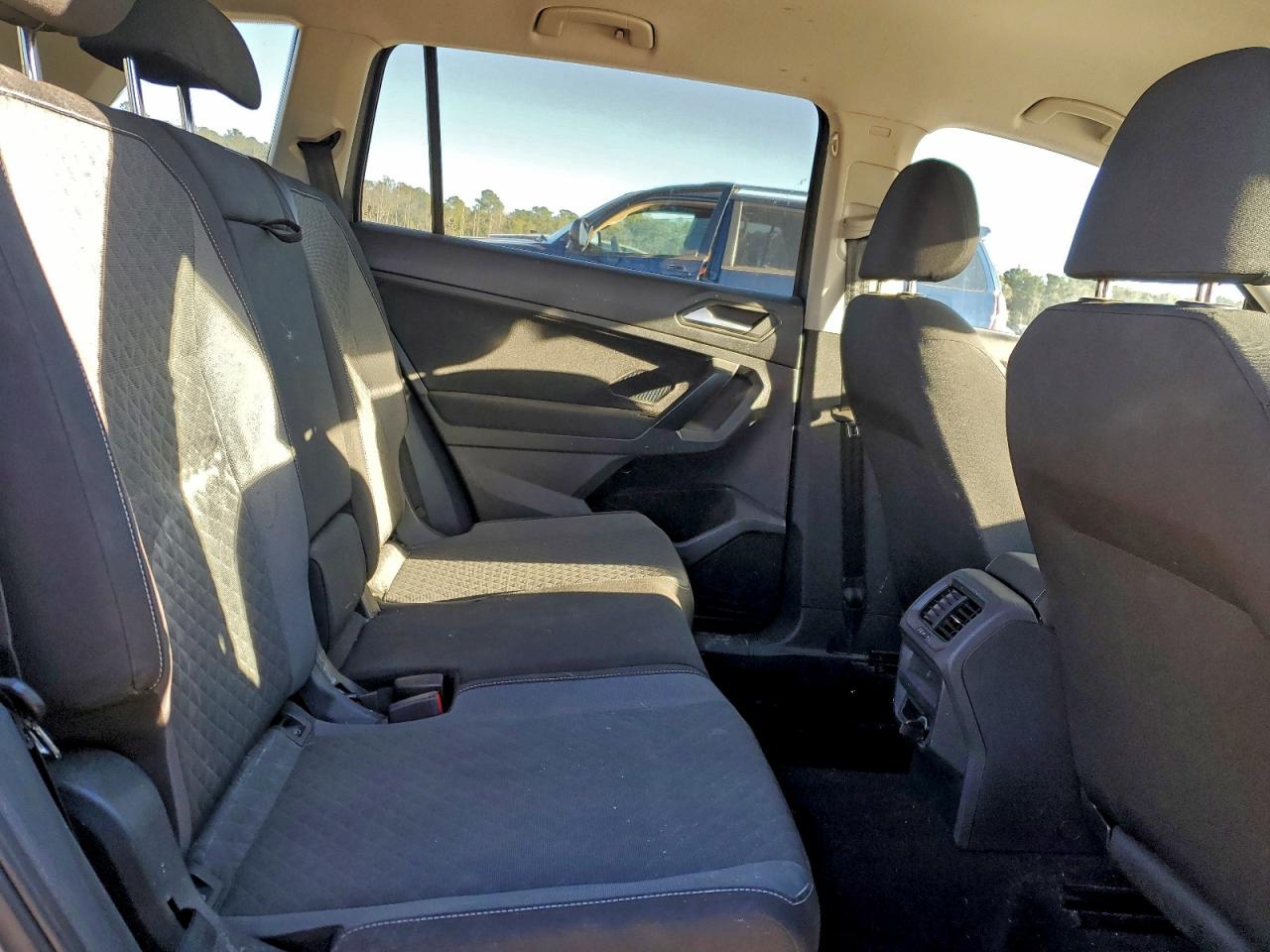 2021 VOLKSWAGEN TIGUAN S photo 11