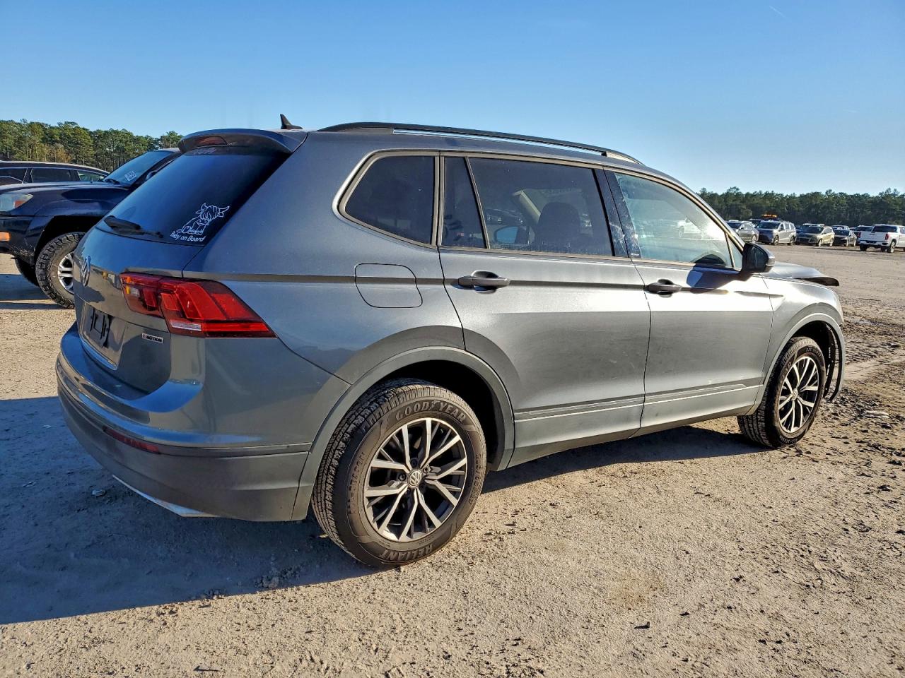 2021 VOLKSWAGEN TIGUAN S photo 3