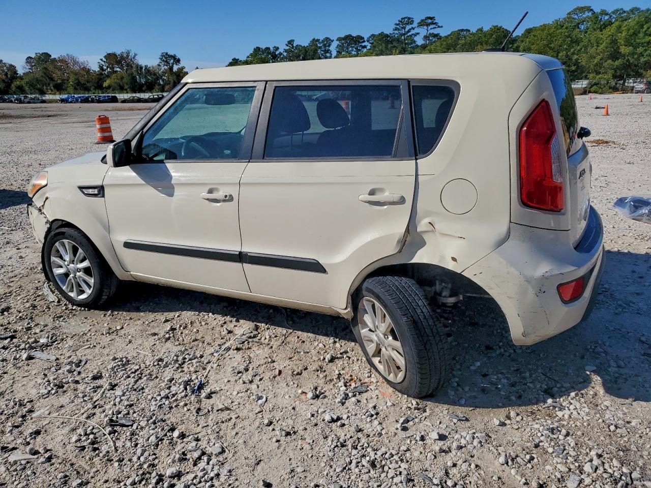 2013 KIA SOUL photo 2