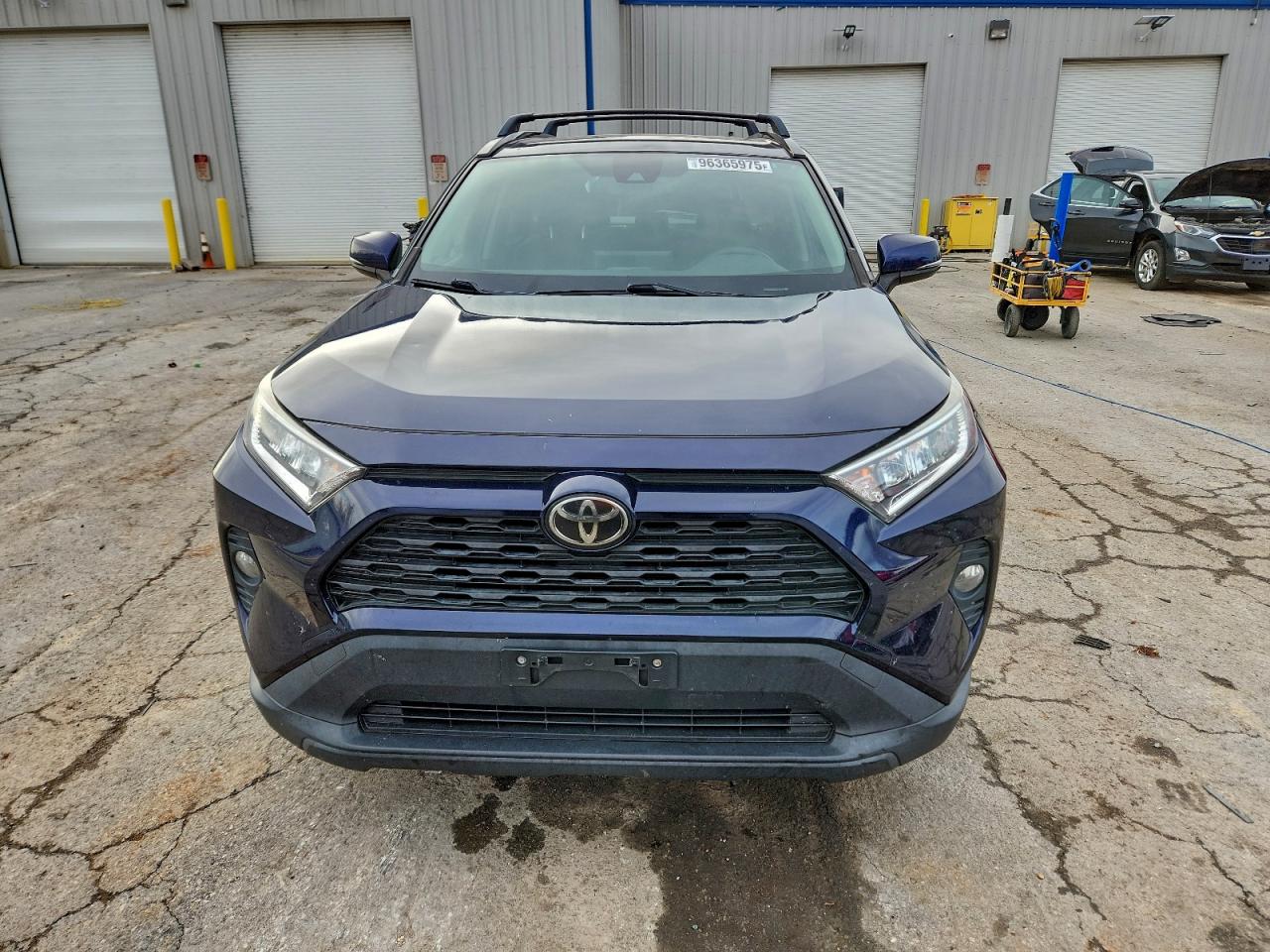 2019 TOYOTA RAV4 XLE photo 5