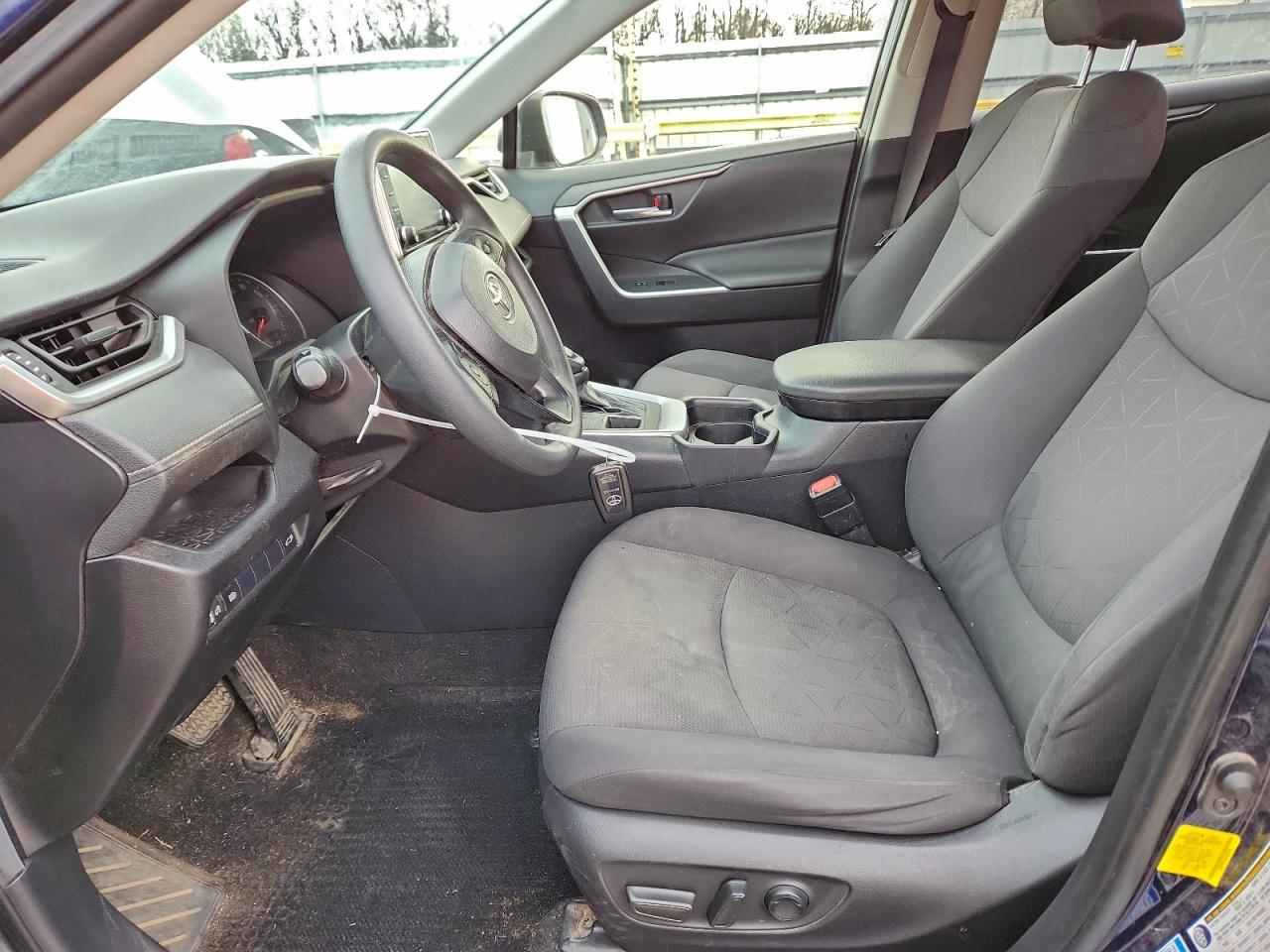 2019 TOYOTA RAV4 XLE photo 7