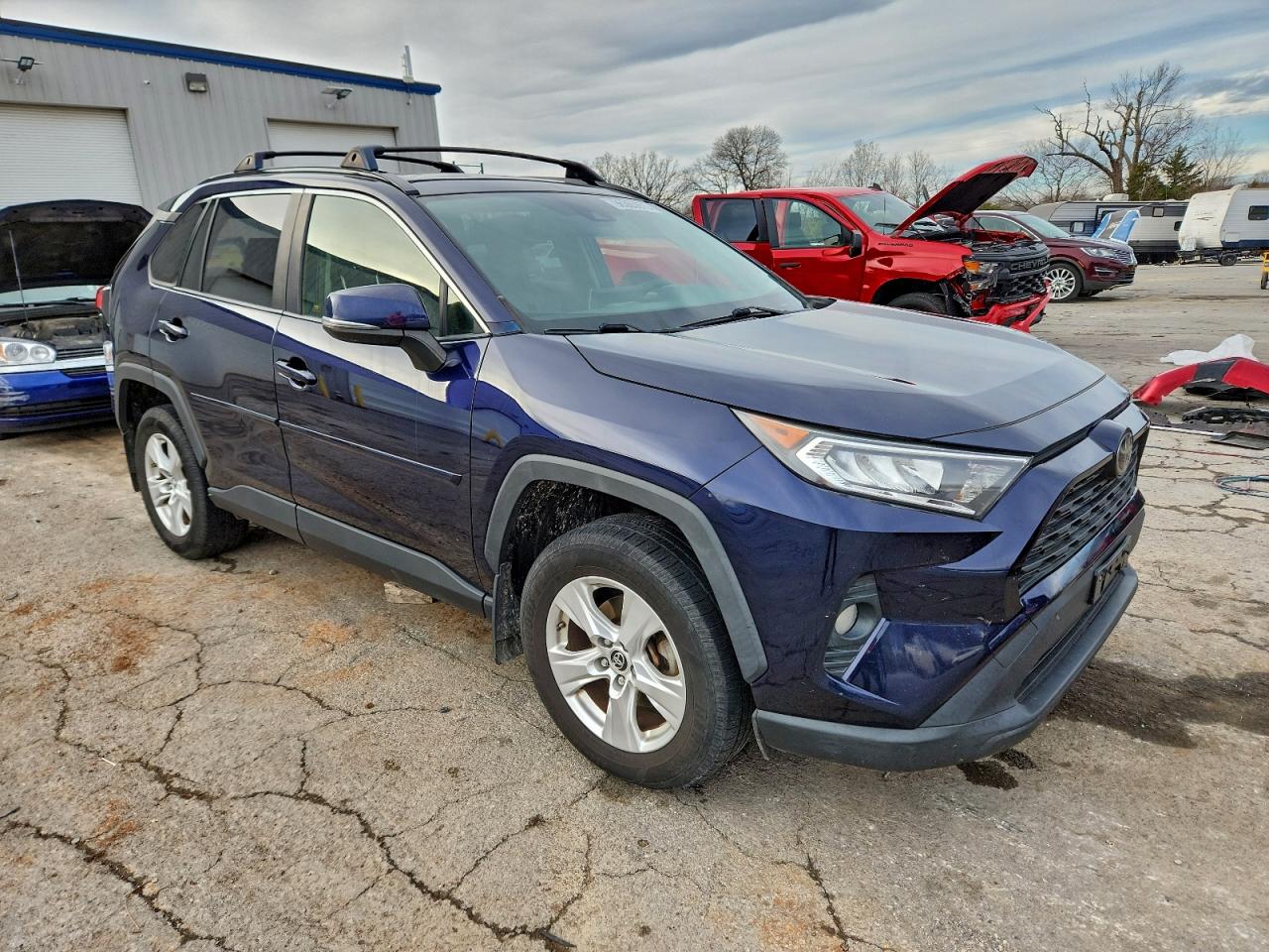 2019 TOYOTA RAV4 XLE photo 4
