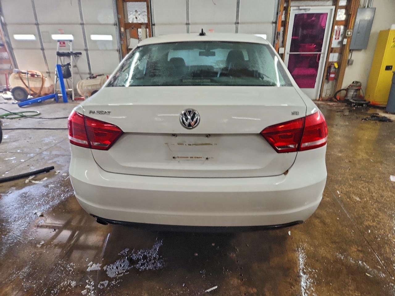 2012 VOLKSWAGEN PASSAT SE photo 16