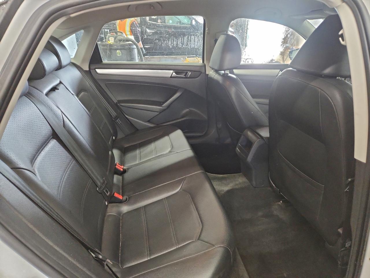 2012 VOLKSWAGEN PASSAT SE photo 28