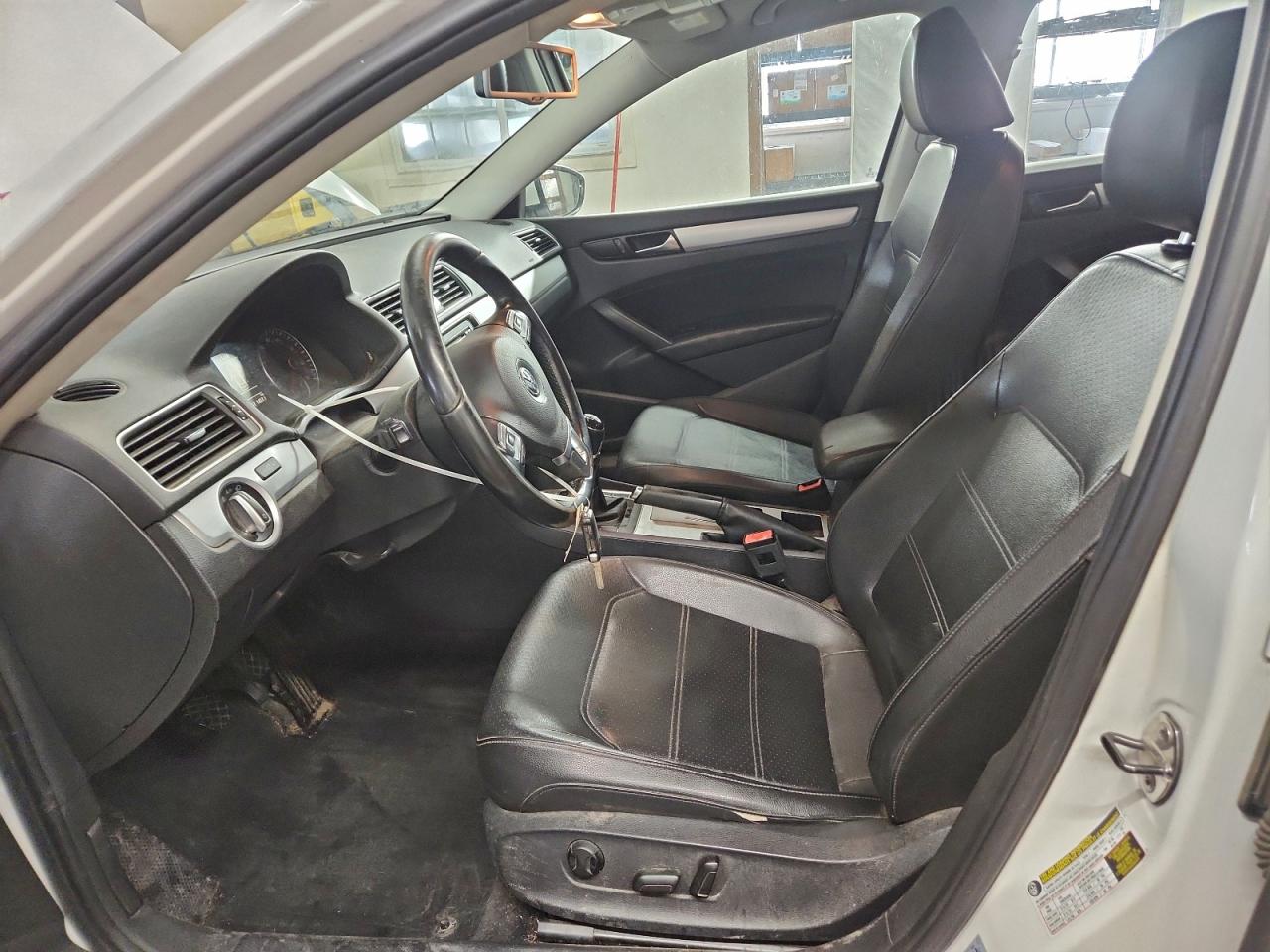 2012 VOLKSWAGEN PASSAT SE photo 19