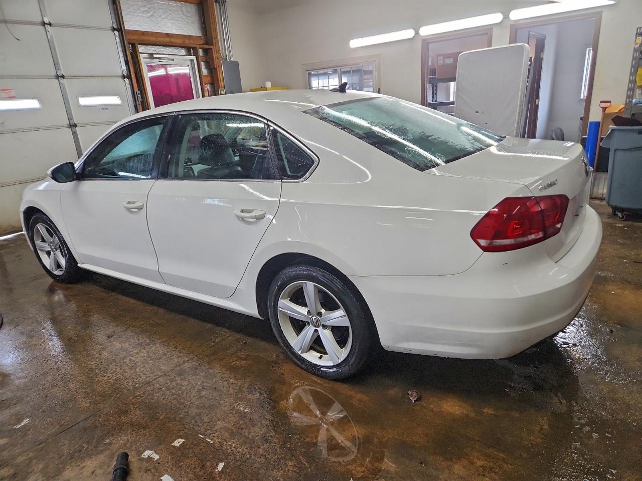 2012 VOLKSWAGEN PASSAT SE photo 4