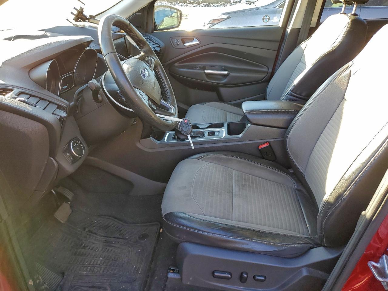 2017 FORD ESCAPE SE photo 13