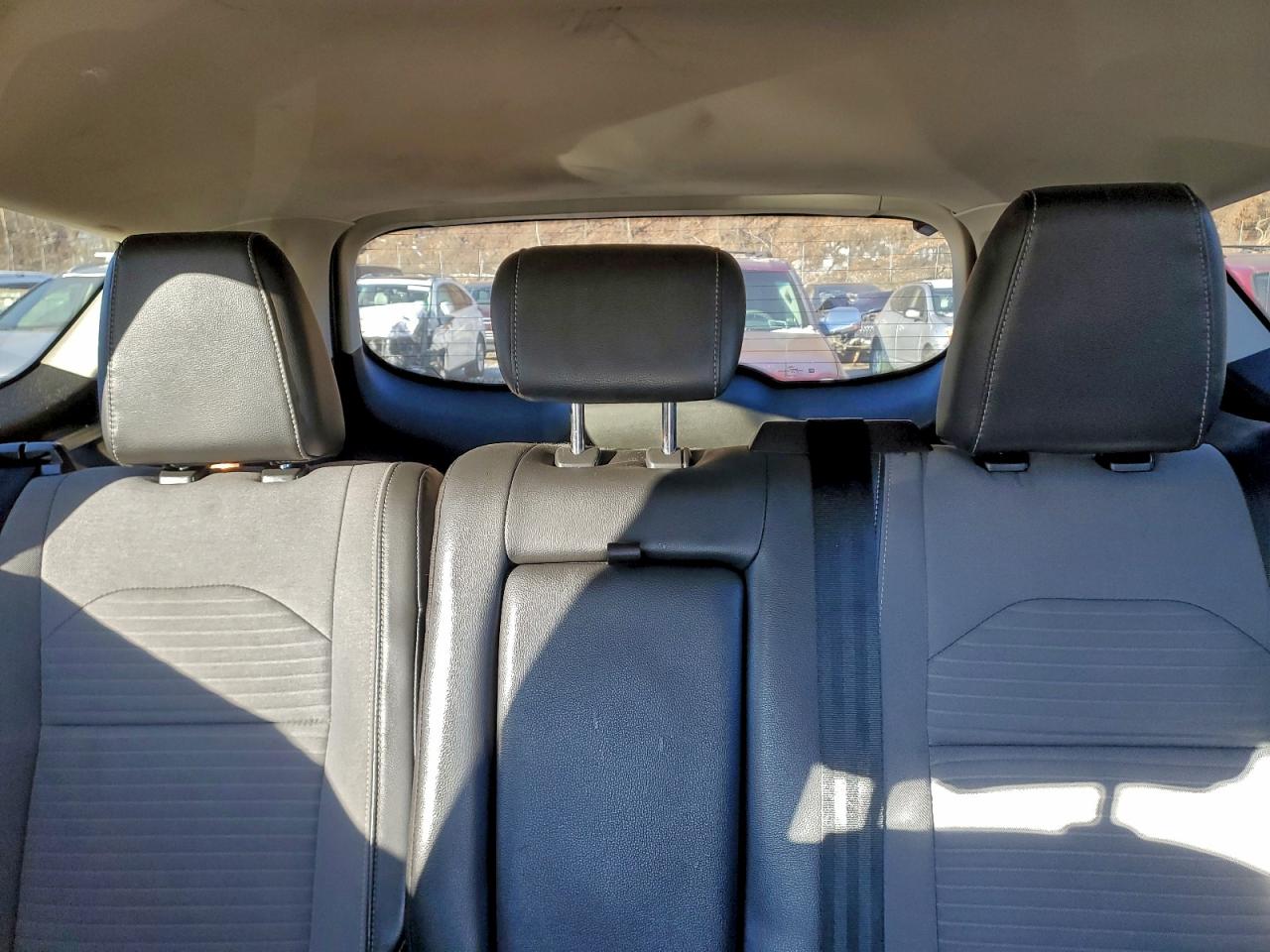 2017 FORD ESCAPE SE photo 19