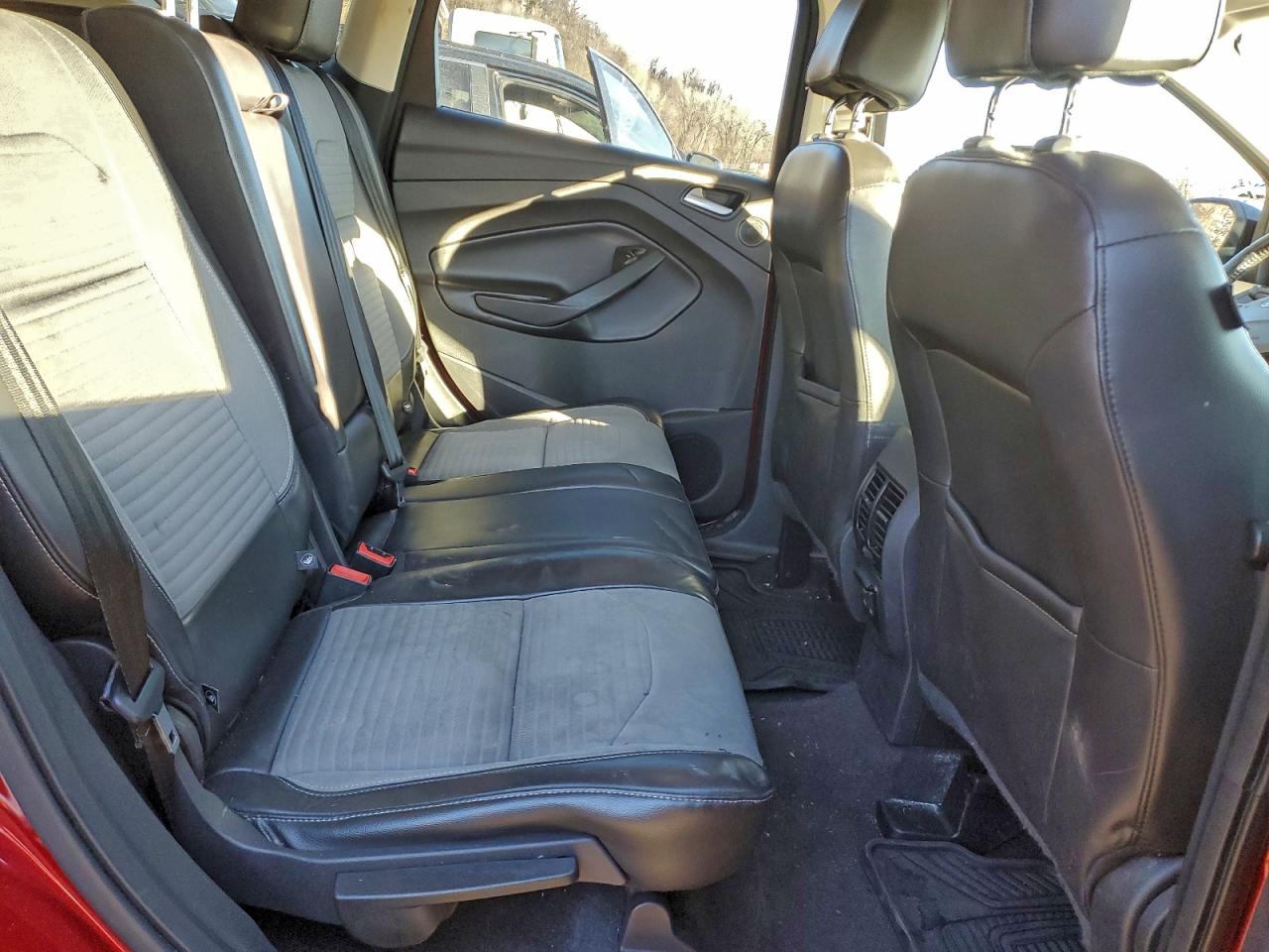 2017 FORD ESCAPE SE photo 21