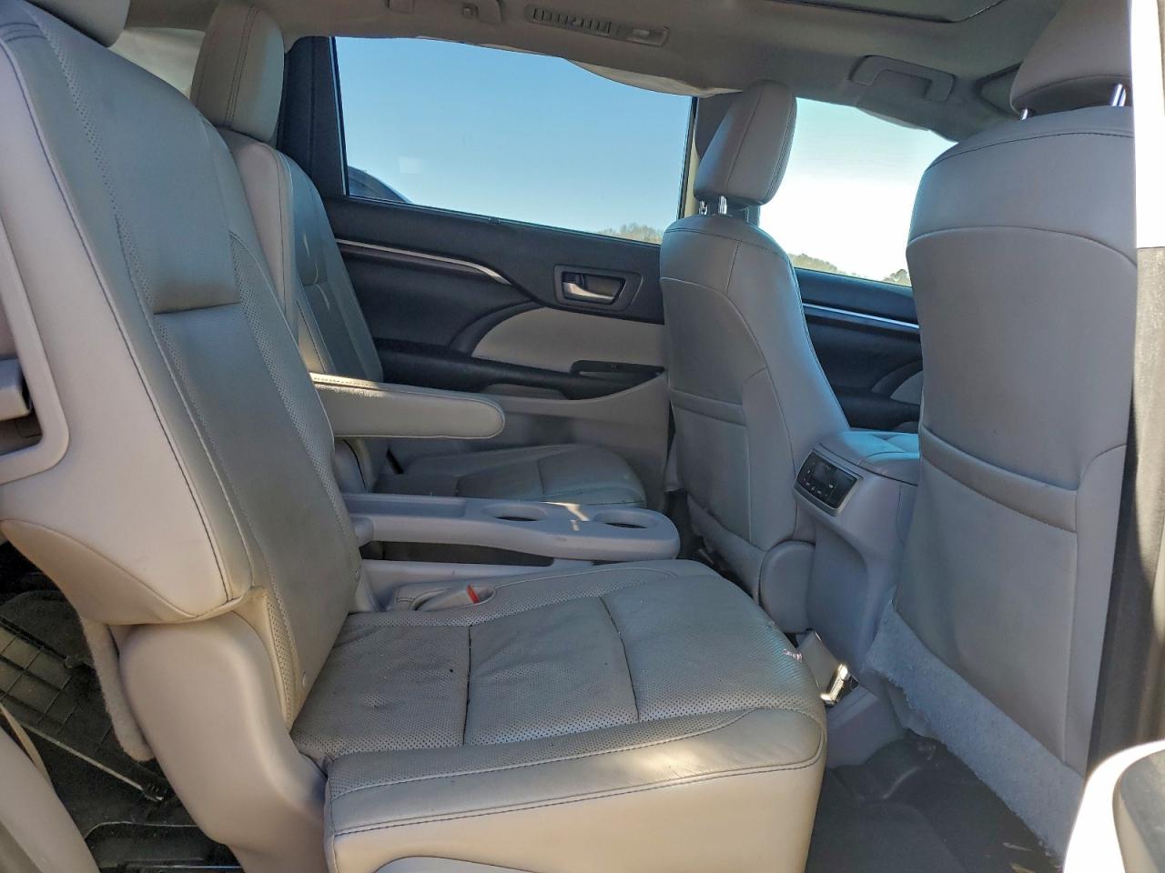 2016 TOYOTA HIGHLANDER LIMITED photo 11