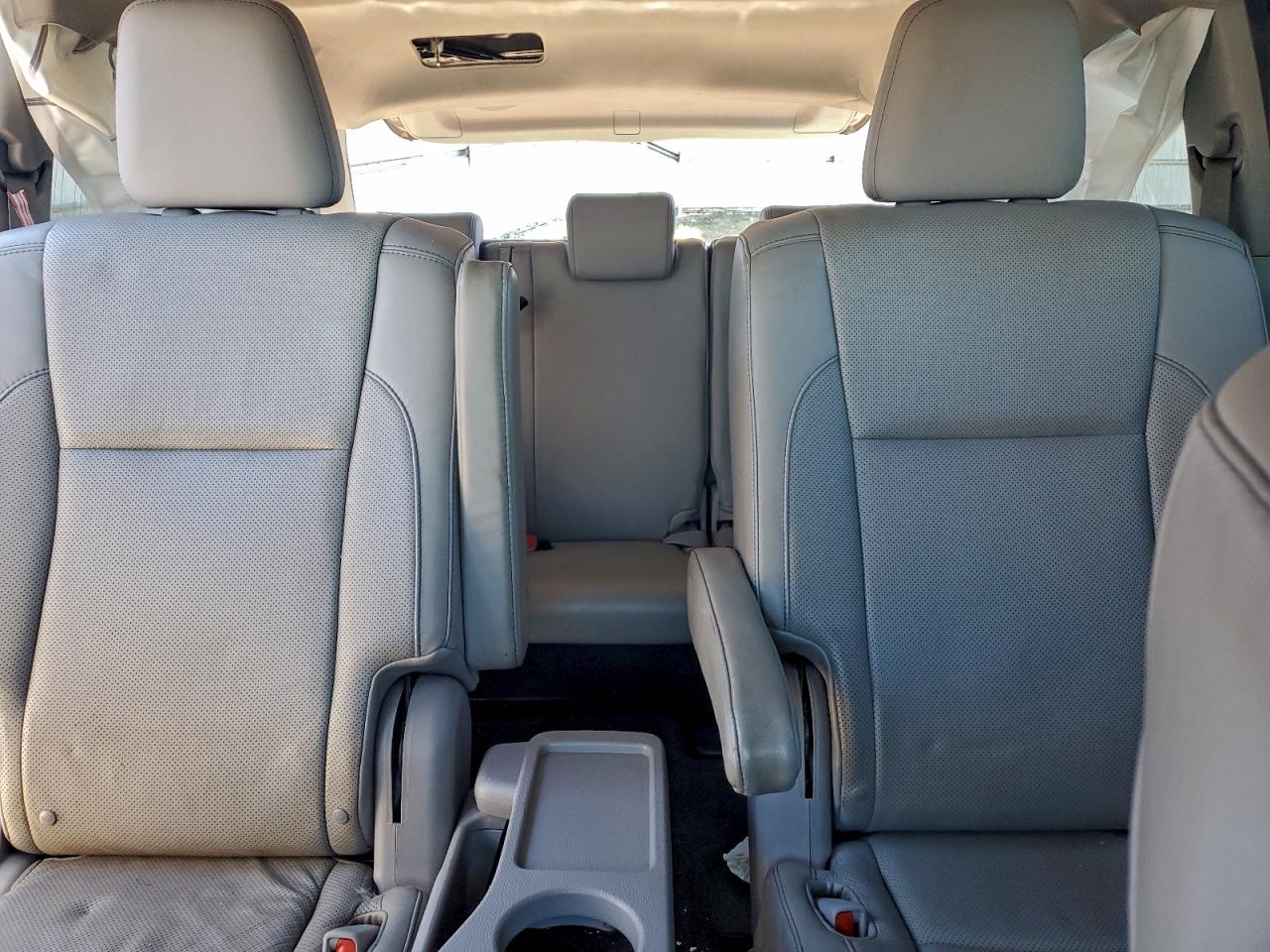 2016 TOYOTA HIGHLANDER LIMITED photo 10