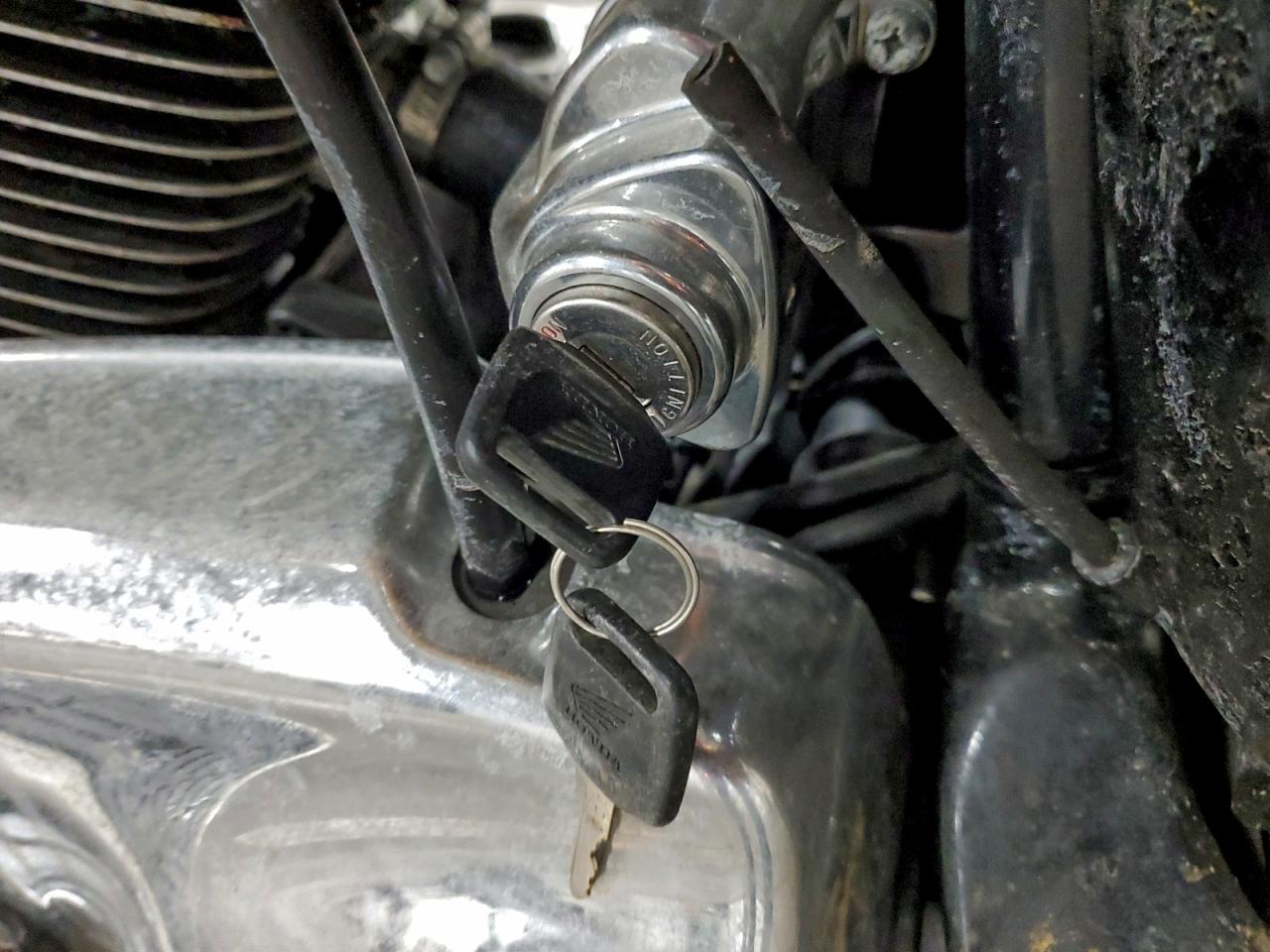 2000 HONDA VT1100 C3 photo 8