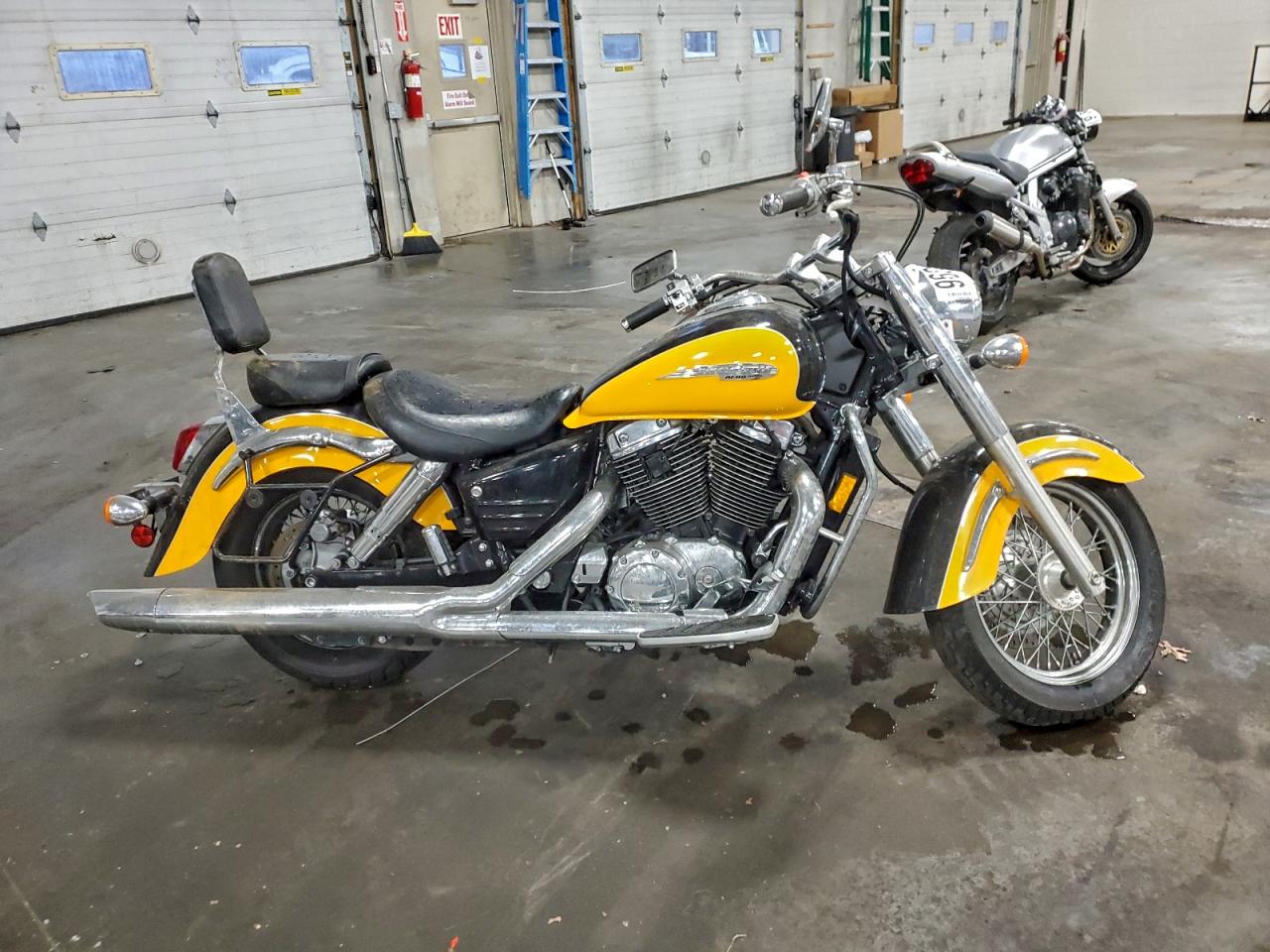2000 HONDA VT1100 C3 — NORMAL WEAR damage — photo 1