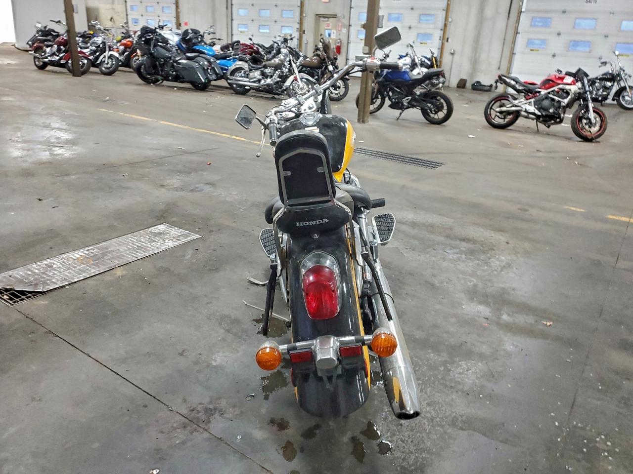 2000 HONDA VT1100 C3 photo 4