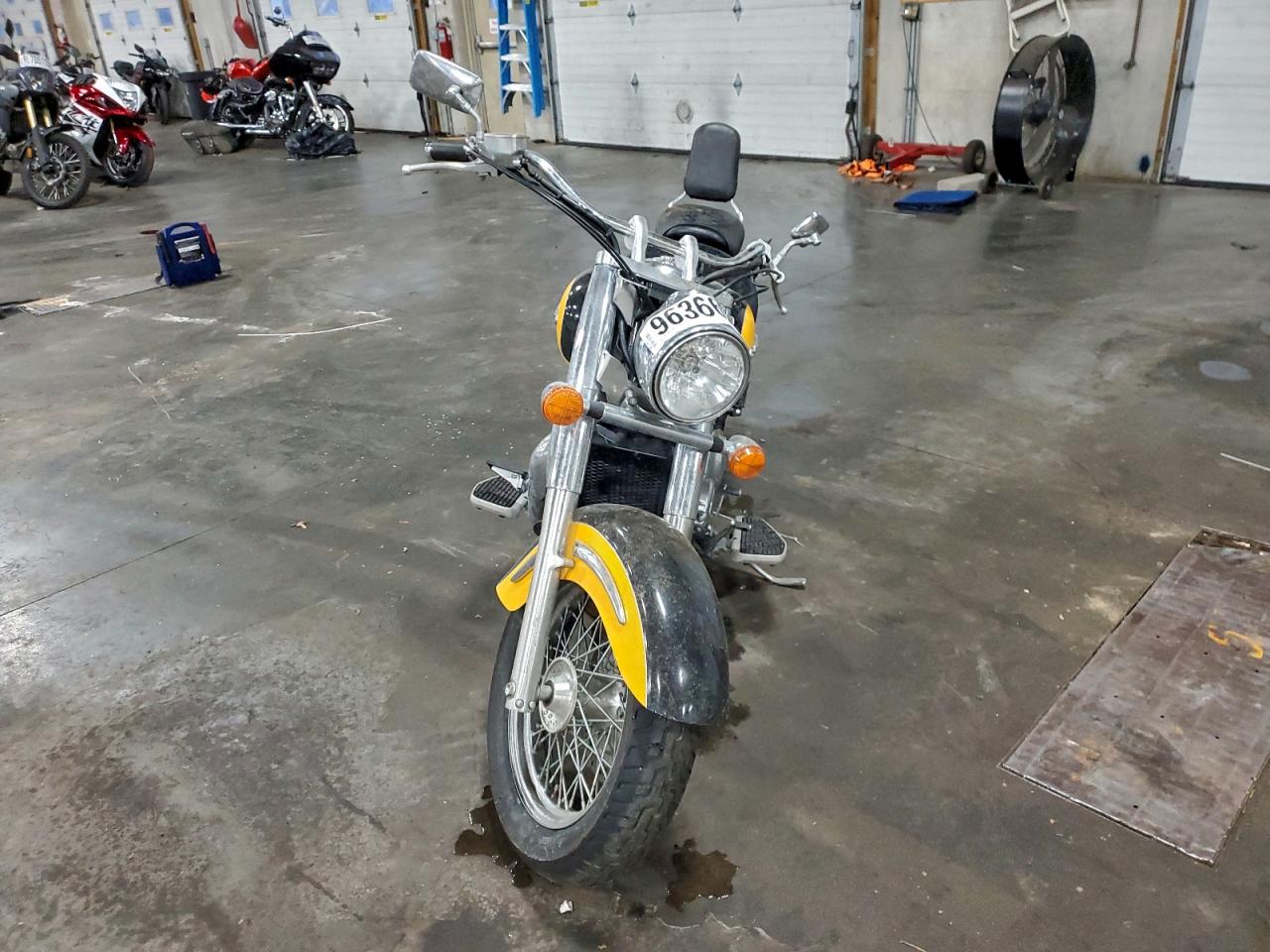 2000 HONDA VT1100 C3 photo 2