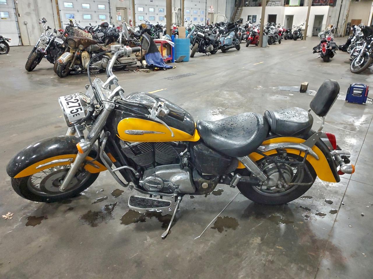 2000 HONDA VT1100 C3 photo 3
