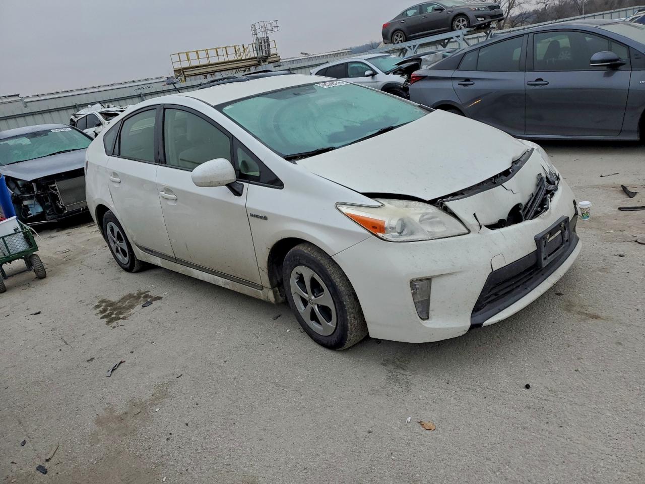 2013 TOYOTA PRIUS TWO photo 4