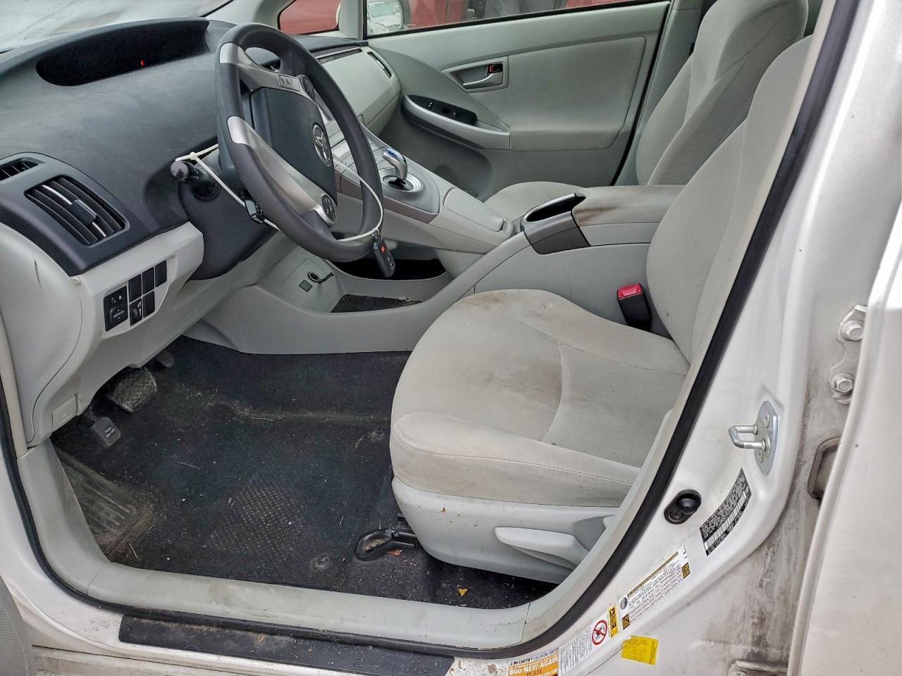 2013 TOYOTA PRIUS TWO photo 7