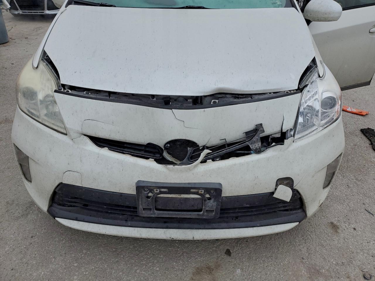 2013 TOYOTA PRIUS TWO photo 11