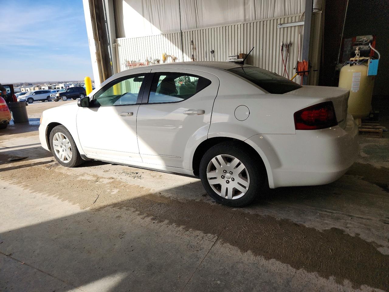2013 DODGE AVENGER SE photo 2