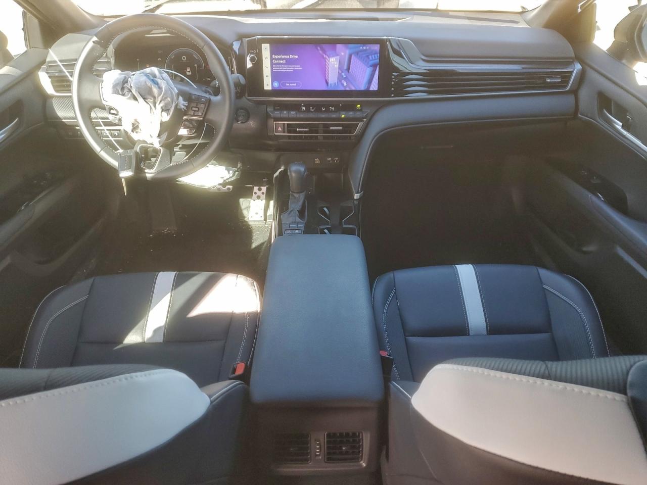 2025 TOYOTA CAMRY XSE photo 8