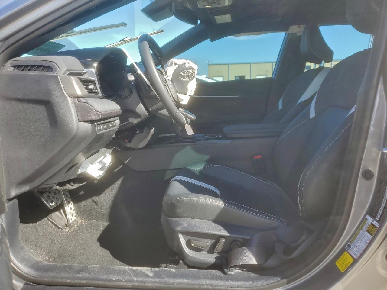 2025 TOYOTA CAMRY XSE photo 7
