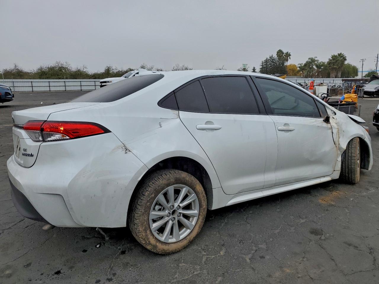 2024 TOYOTA COROLLA LE photo 3