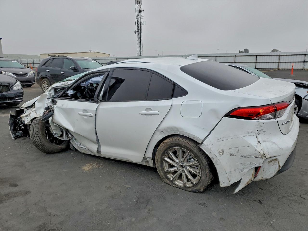 2024 TOYOTA COROLLA LE photo 2