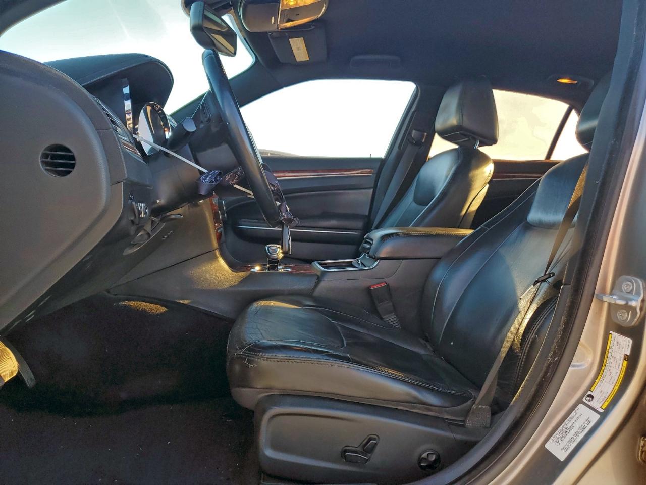 2014 CHRYSLER 300 photo 13
