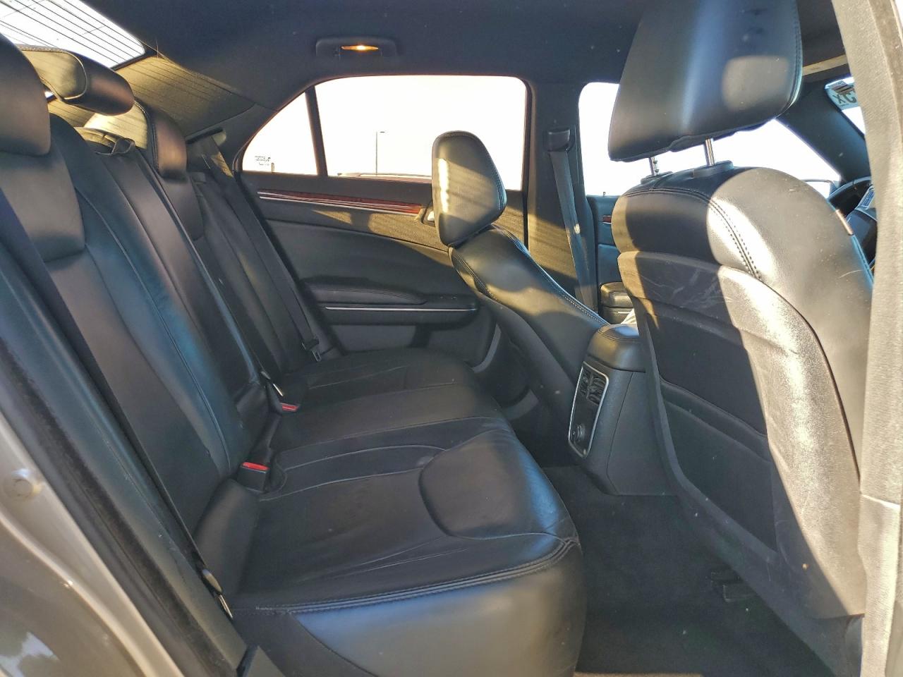 2014 CHRYSLER 300 photo 19