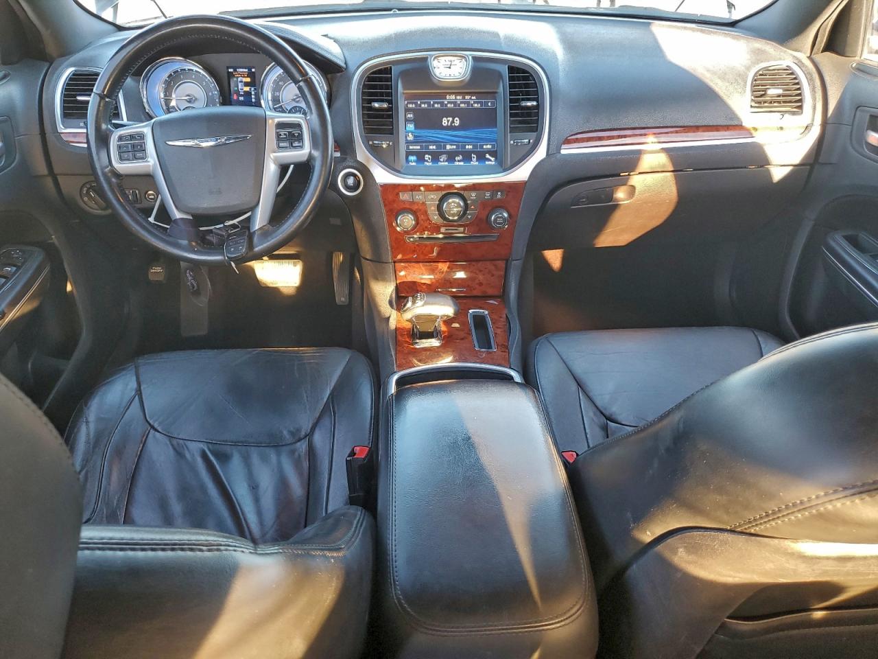 2014 CHRYSLER 300 photo 15