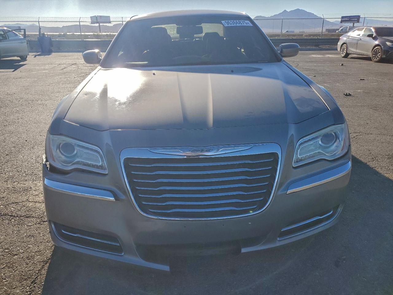 2014 CHRYSLER 300 photo 9