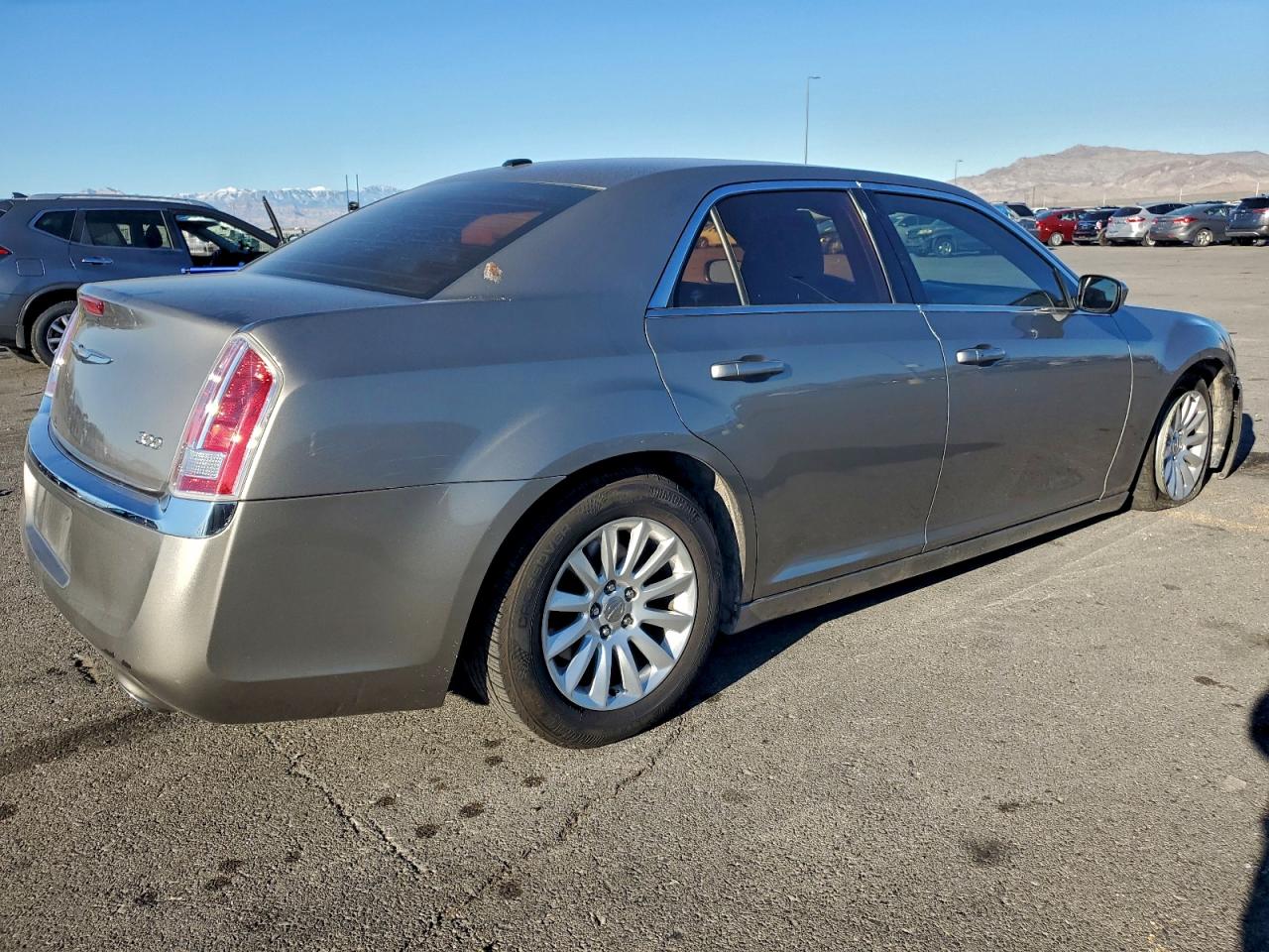 2014 CHRYSLER 300 photo 5