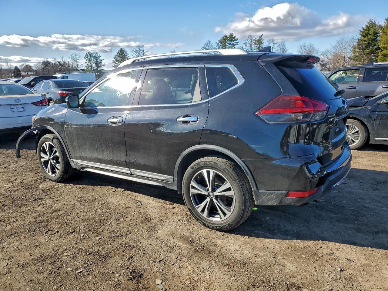 2018 NISSAN ROGUE S photo 2