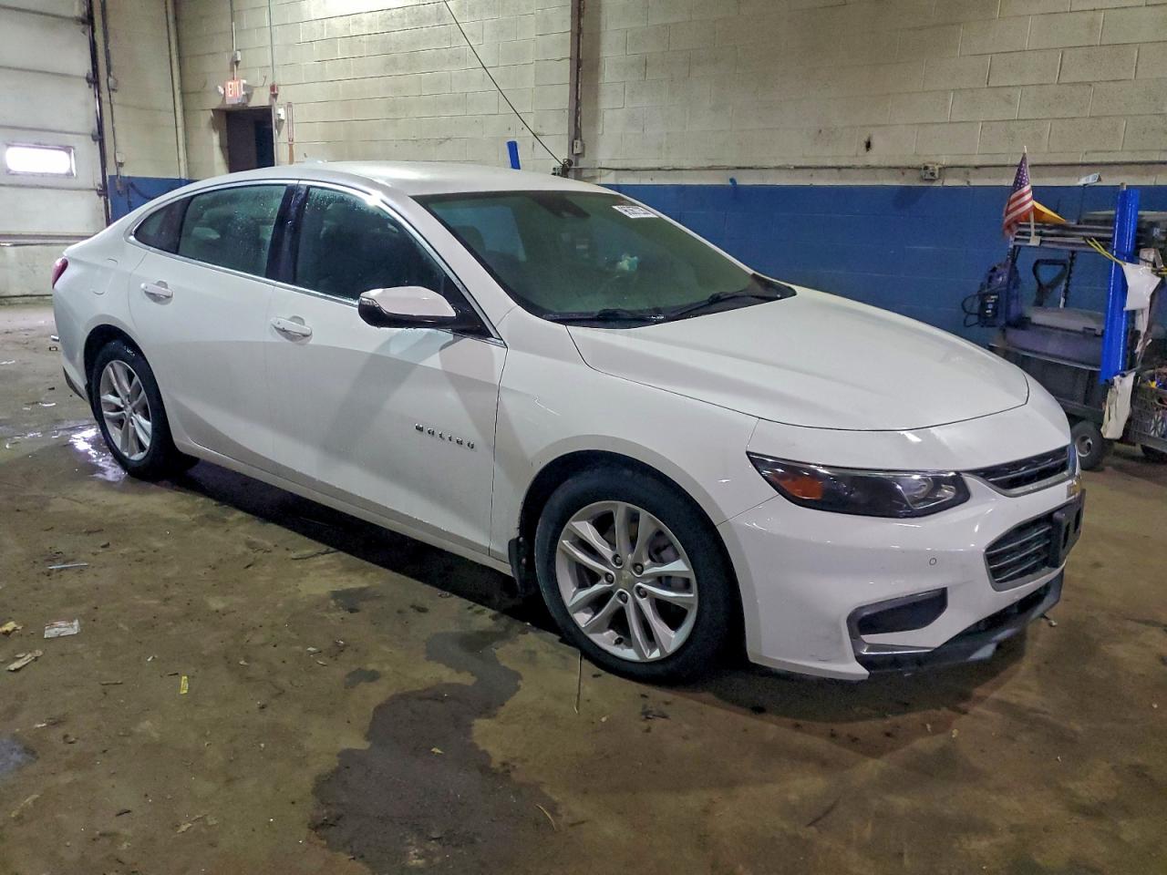 2017 CHEVROLET MALIBU HYBRID photo 4