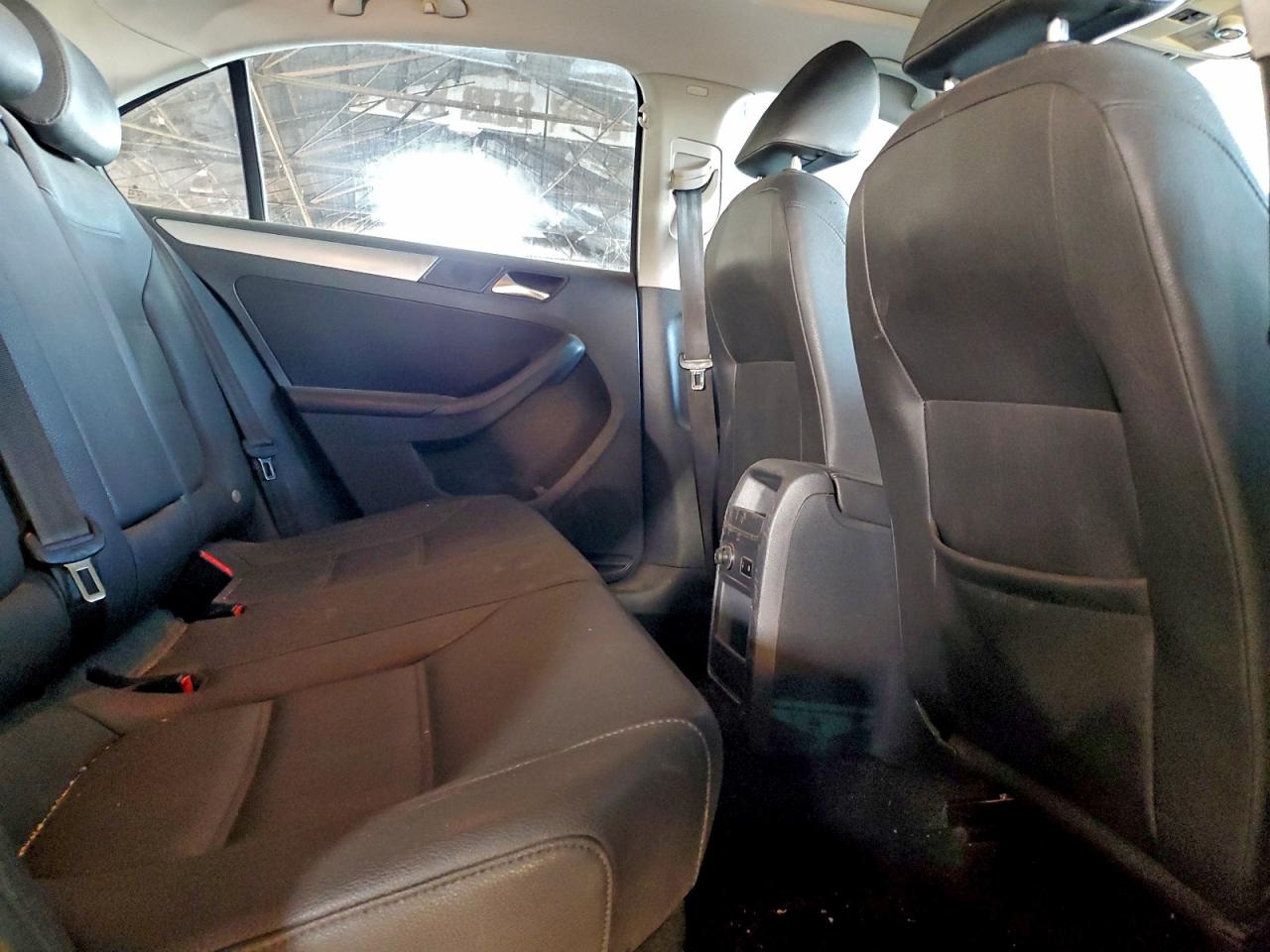 2011 VOLKSWAGEN JETTA TDI photo 10