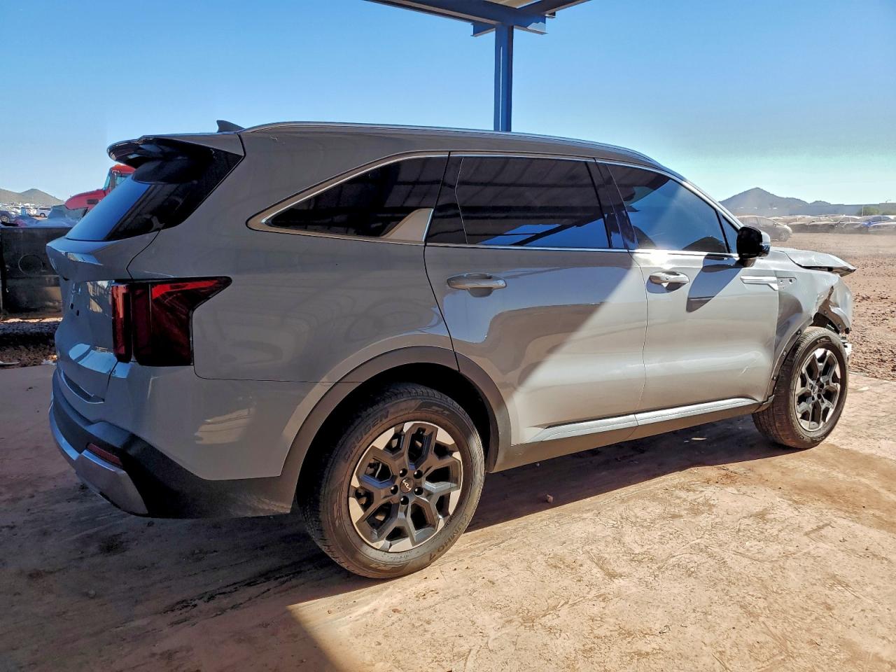 2024 KIA SORENTO S photo 5