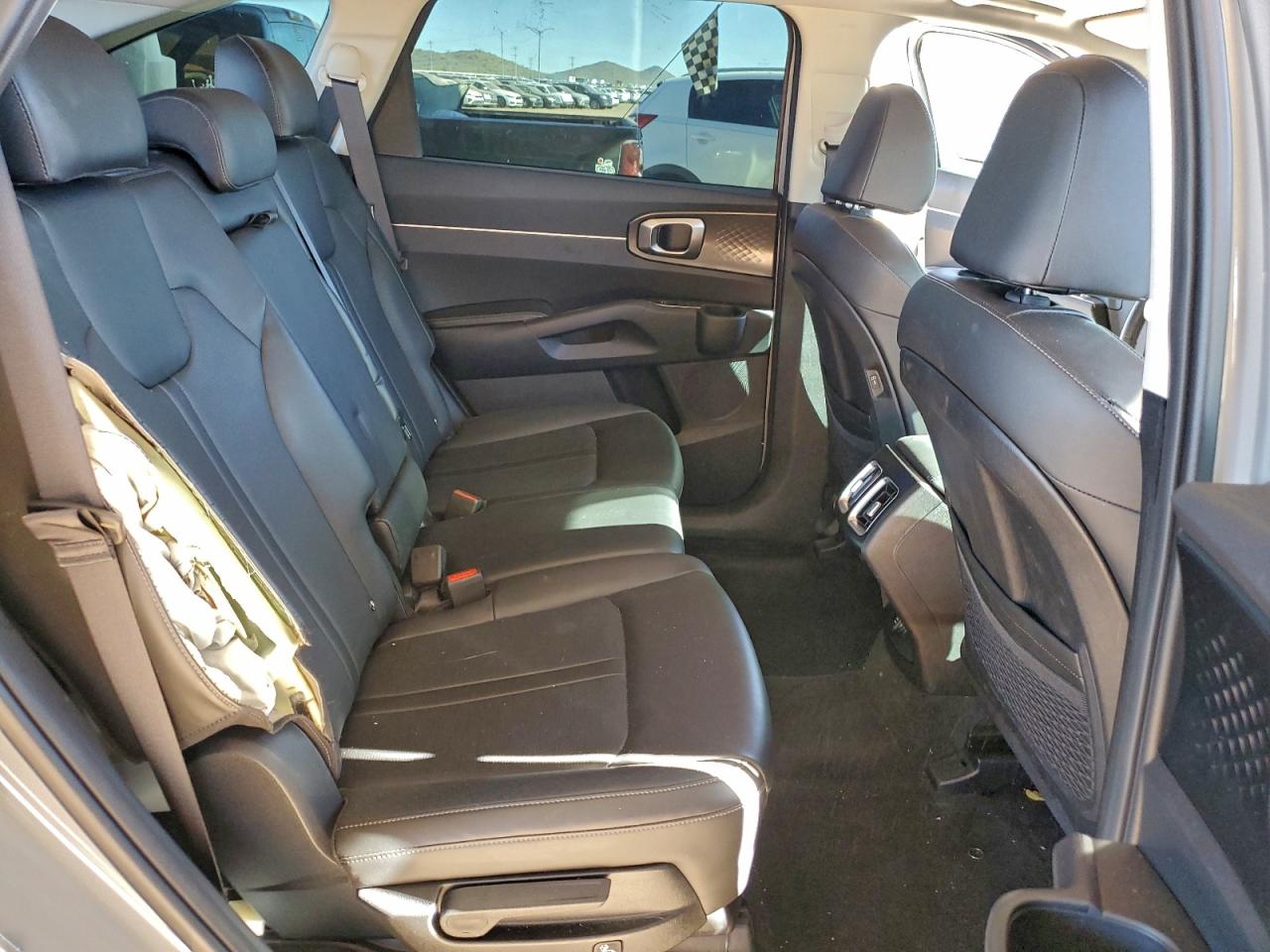 2024 KIA SORENTO S photo 21