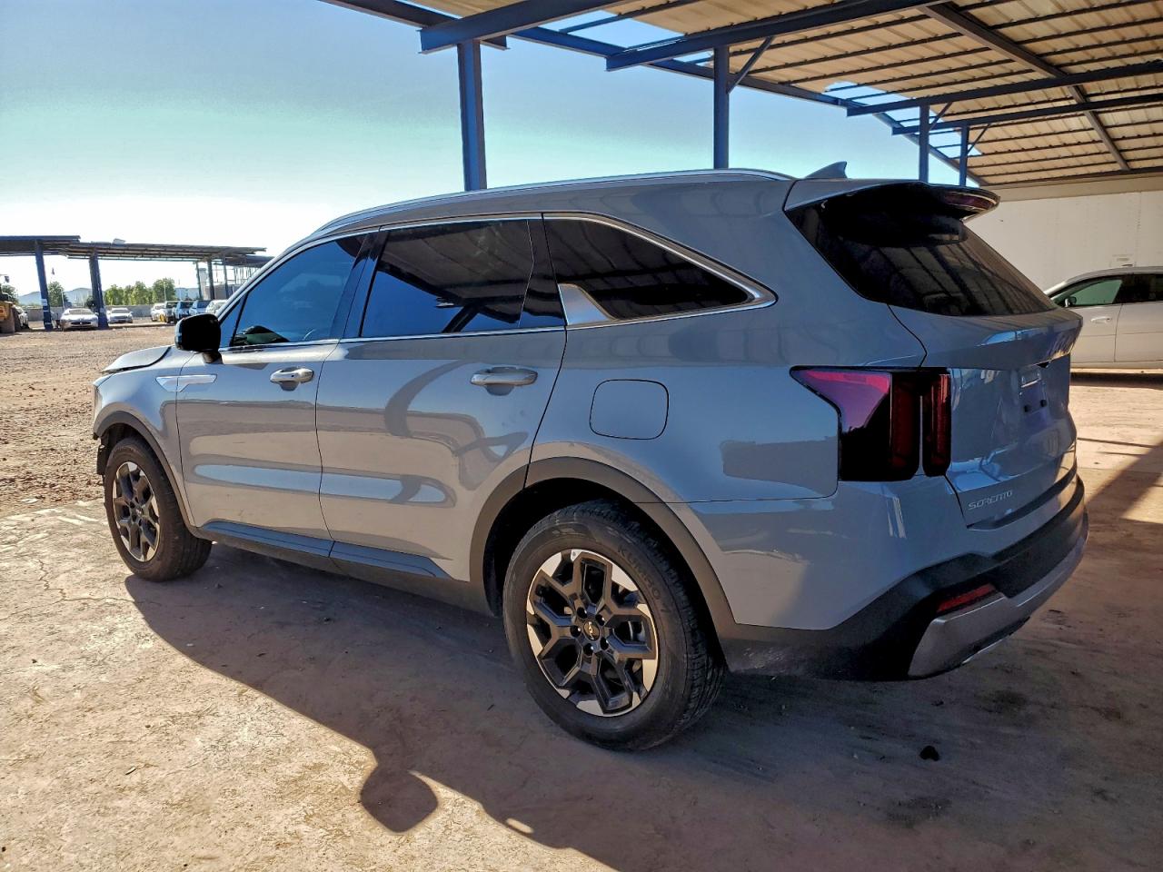 2024 KIA SORENTO S photo 3