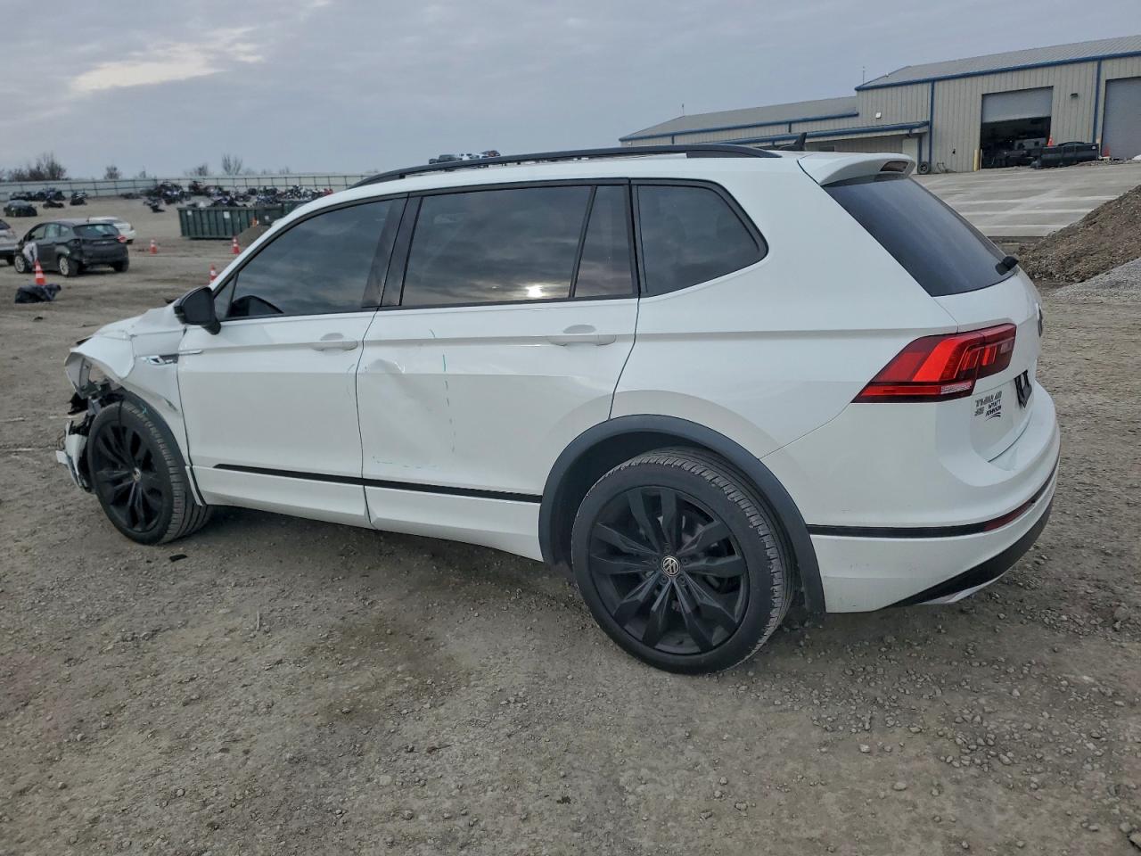 2020 VOLKSWAGEN TIGUAN SE photo 3