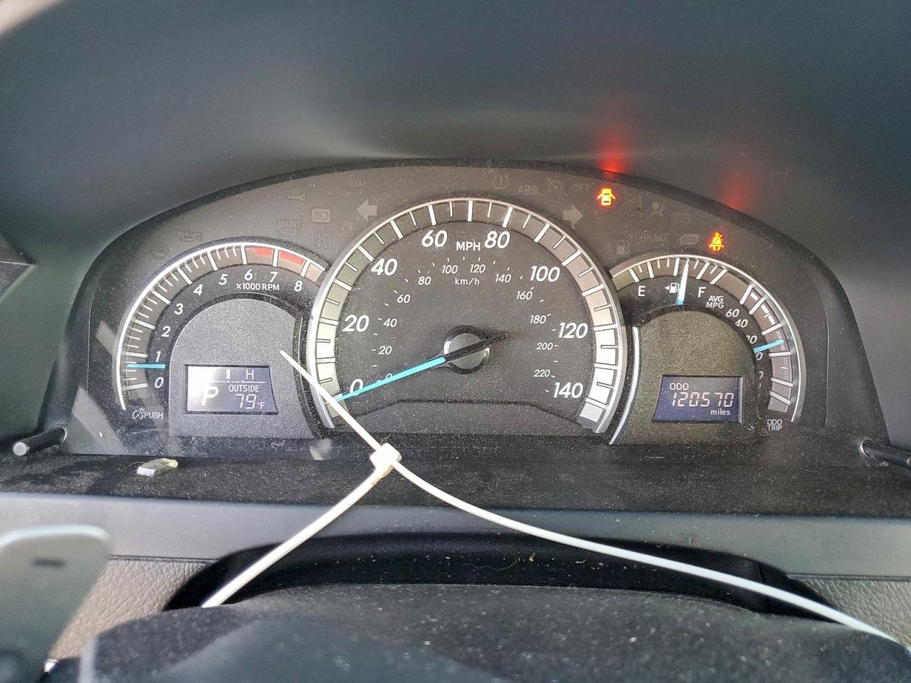 2014 TOYOTA CAMRY L photo 9