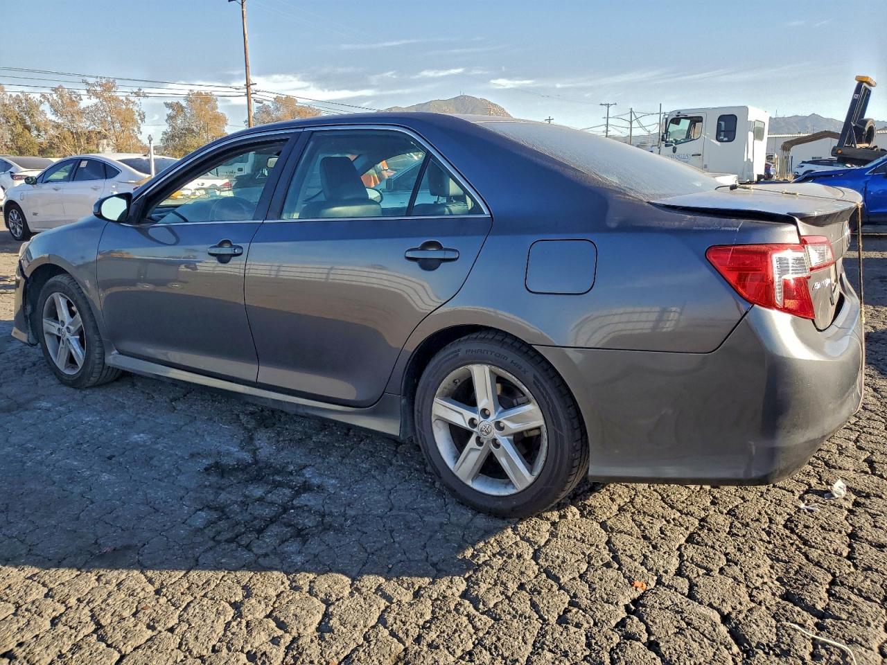 2014 TOYOTA CAMRY L photo 2