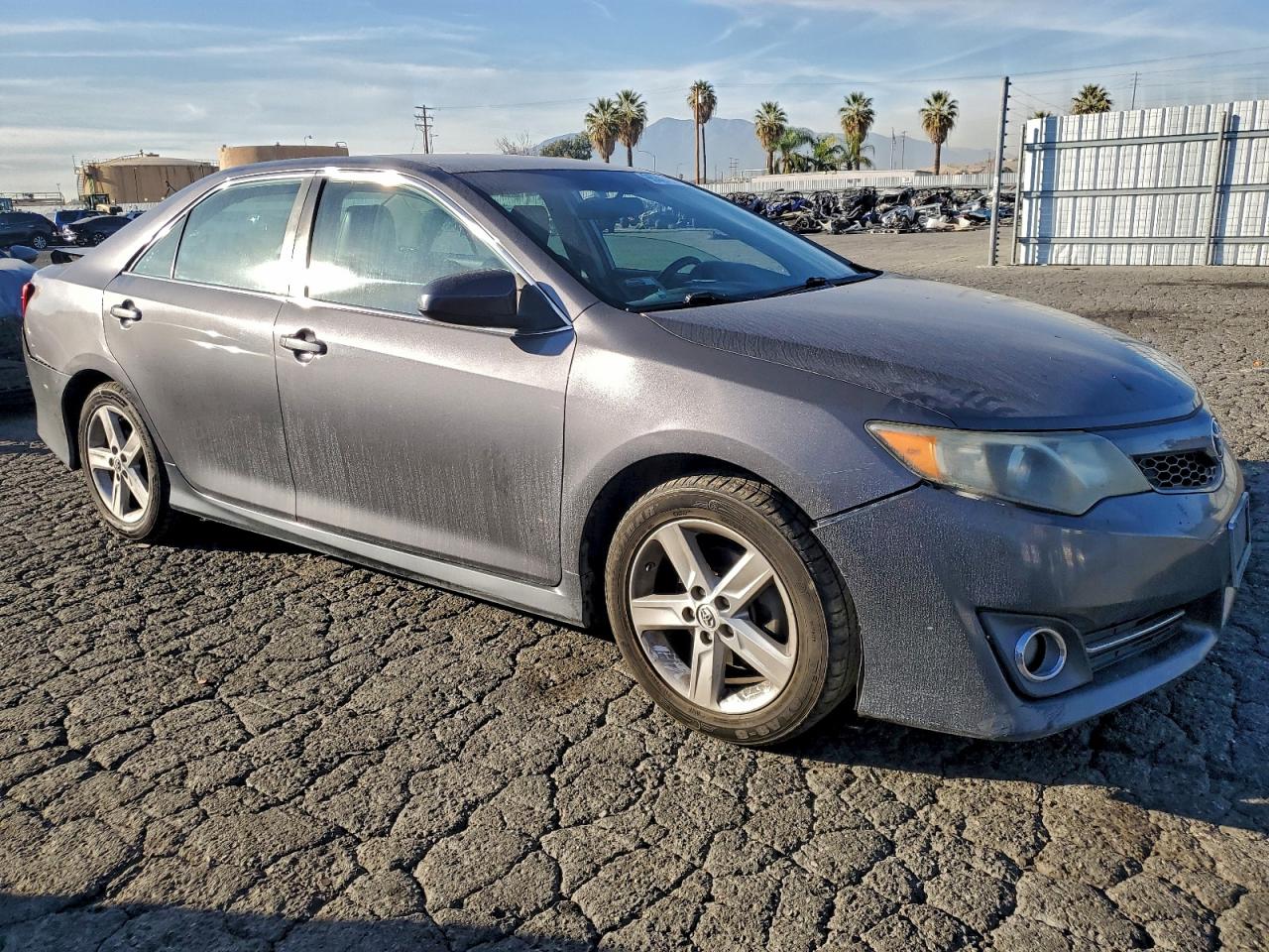 2014 TOYOTA CAMRY L photo 4