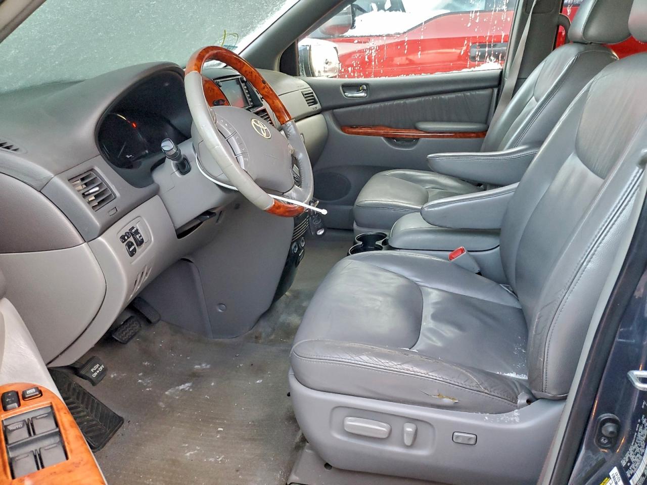 2009 TOYOTA SIENNA XLE photo 7