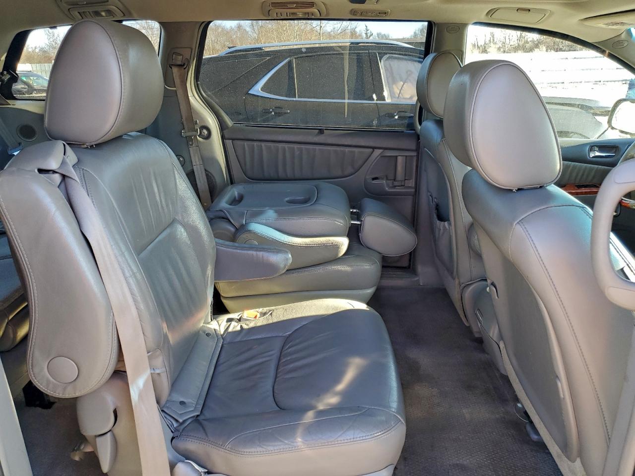 2009 TOYOTA SIENNA XLE photo 11