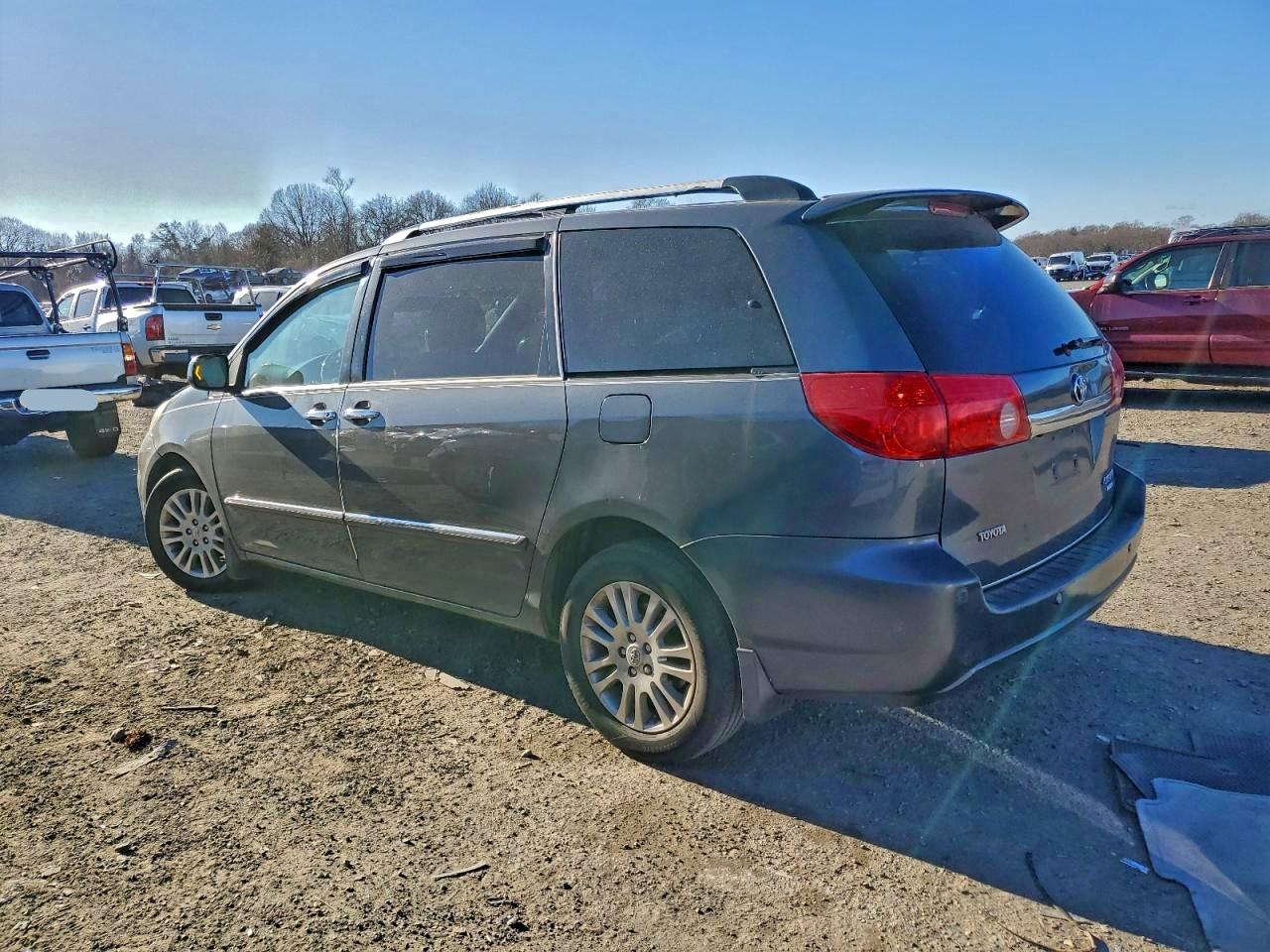 2009 TOYOTA SIENNA XLE photo 2