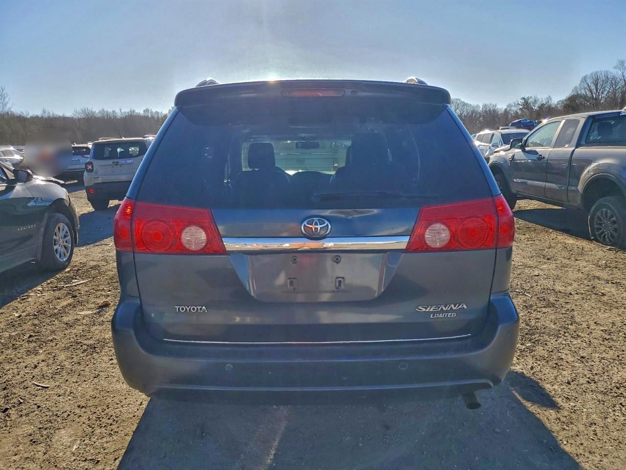 2009 TOYOTA SIENNA XLE photo 6