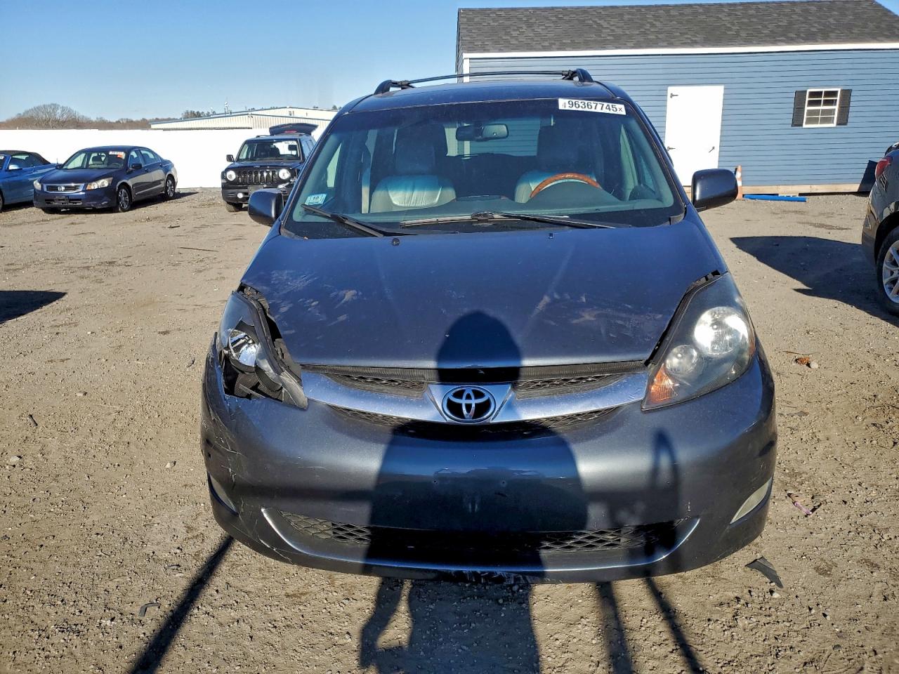 2009 TOYOTA SIENNA XLE photo 5