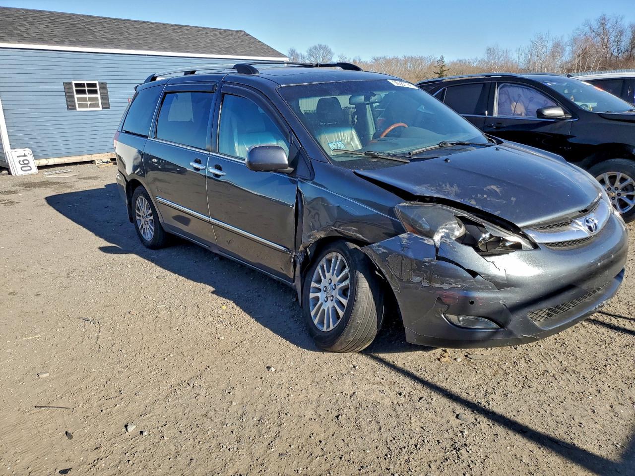 2009 TOYOTA SIENNA XLE photo 4